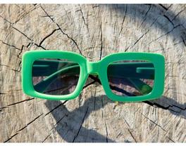 Oferta de Gafas de sol cuadradas verde por 10€ en Ale-Hop