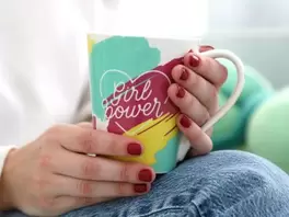 Oferta de Taza - Girl power por 2€ en Ale-Hop