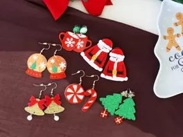 Oferta de Pack de 6 pendientes navideños - Papá Noel por 18€ en Ale-Hop