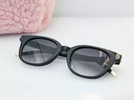 Oferta de Gafas de sol ovaladas negro y metal por 10€ en Ale-Hop