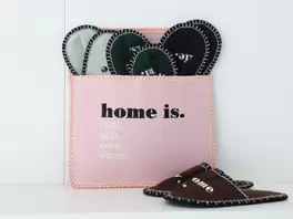 Oferta de Zapatillas invitados 4 pares home is por 10€ en Ale-Hop