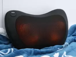 Oferta de Cojín de masaje inalámbrico polipiel negro por 35€ en Ale-Hop