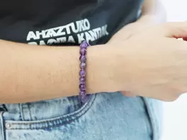 Oferta de Pulsera de piedras redondas amatista por 4€ en Ale-Hop