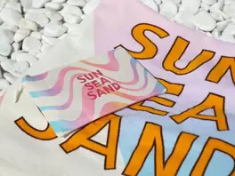Oferta de Pack Toalla de Playa y Neceser - Sun Sea Sand por 20€ en Ale-Hop