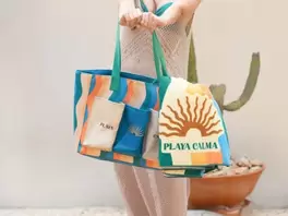 Oferta de Pack Bolso y Toalla - Playa Calma por 27€ en Ale-Hop
