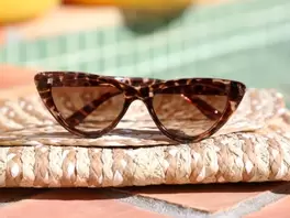 Oferta de Gafas de sol ojo de gato marrones por 10€ en Ale-Hop
