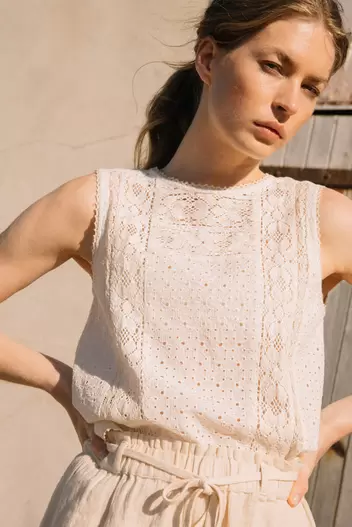 Oferta de BLUSA BORDADO SUIZO por 59,9€ en Indi & Cold