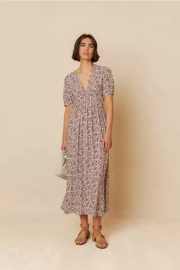 Oferta de VESTIDO ESCOTE LAZO por 109€ en Indi & Cold