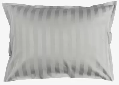 Oferta de Funda de almohada de satén NELL 50x70/75 gris claro por 5€ en JYSK