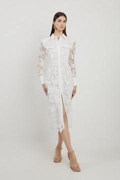 Oferta de Lace And Embroidered Sharp Shoulder Woven Midi Shirt Dress por 233,25€ en Karen Millen