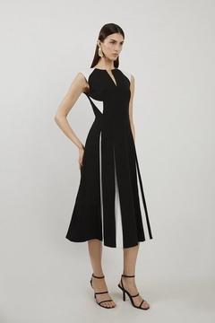 Oferta de Clean Tailored Colour Block Full Skirted Midi Dress por 223,5€ en Karen Millen