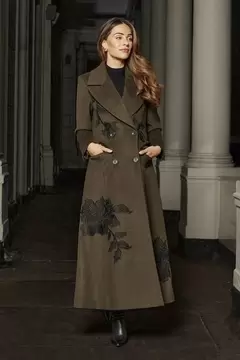 Oferta de Lydia Millen Wool Blend Placed Lace Embroidered  Flared Skirt Tailored Midaxi Coat por 636€ en Karen Millen