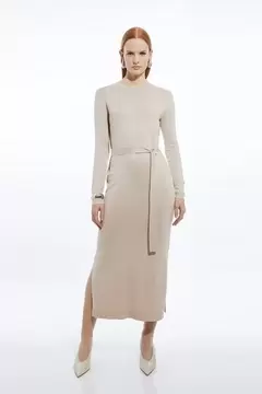 Oferta de Viscose Blend Belted Knitted Midi Dress por 53€ en Karen Millen