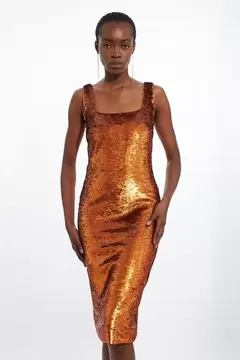 Oferta de Metallic Sequin Strappy Woven Column Midi Dress por 99€ en Karen Millen