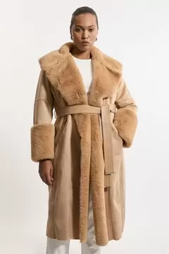 Oferta de Plus Size Faux Shearling Collar & Cuff Belted Long Coat por 219€ en Karen Millen