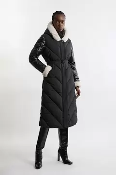 Oferta de Quilted Hooded Longline Belted Coat por 389€ en Karen Millen