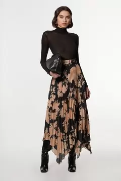 Oferta de Georgette Belted Pleat Woven Midi Skirt por 129€ en Karen Millen