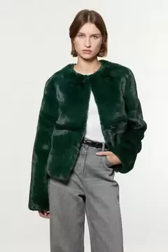 Oferta de Collarless Faux Fur Jacket por 155€ en Karen Millen