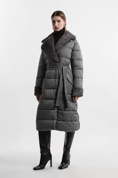 Oferta de Faux Fur Lined Belted Longline Puffer Coat por 235€ en Karen Millen