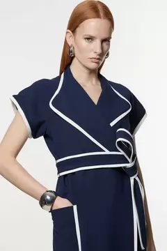 Oferta de Compact Stretch Belted Tailored Tipped Midi Dress por 217,7€ en Karen Millen