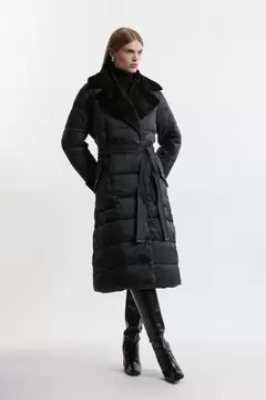 Oferta de Faux Fur Lined Belted Longline Puffer Coat por 164,5€ en Karen Millen