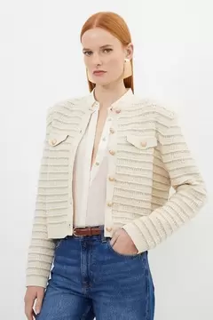 Oferta de Textured Military Trim Knit Jacket por 124€ en Karen Millen