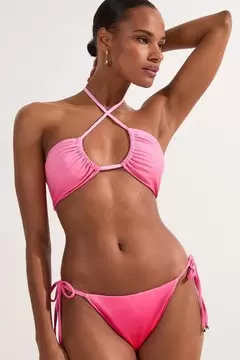 Oferta de Slinky Ombre Halter Neck Bikini Top por 29,4€ en Karen Millen