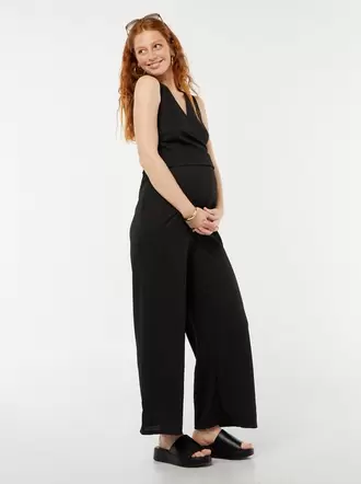 Oferta de Pantalón de premamá recto de punto de crepé por 18€ en Kiabi