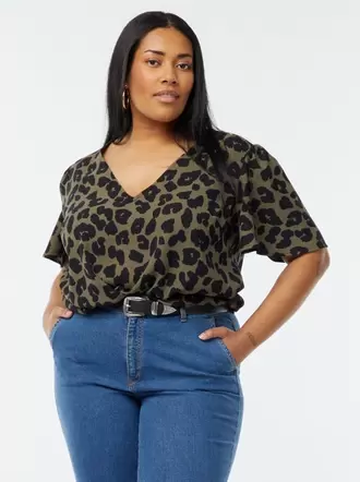 Oferta de Blusa lisa de manga corta por 15€ en Kiabi