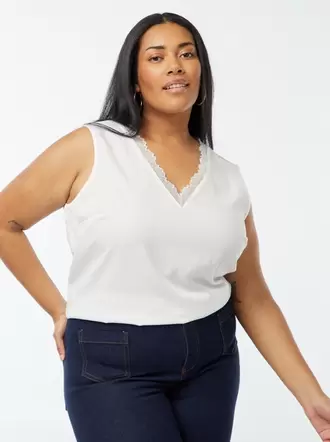 Oferta de Blusa sin mangas con cuello de pico con bordes de encaje por 12€ en Kiabi