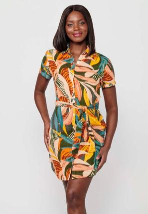 Oferta de Vestido camisero de manga corta y estampado tropical multicolor para mujer por 39,99€ en Koröshi
