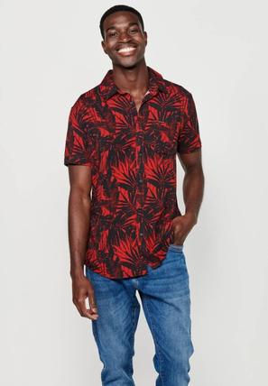 Oferta de Camisa de manga corta con Cierre delantero con botones y Estampado floral de Color rojo para Hombre por 29,99€ en Koröshi
