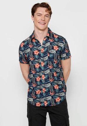 Oferta de Camisa de manga corta estampada con Cierre delantero con botones de Color Coral para Hombre por 29,99€ en Koröshi