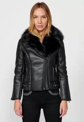 Oferta de Women's Faux Fur Zip Front Zip Up Faux Fur Jacket in Black por 89,99€ en Koröshi