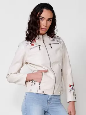 Oferta de Chaqueta cazadora efecto piel bordada para mujer color off-white por 79,99€ en Koröshi