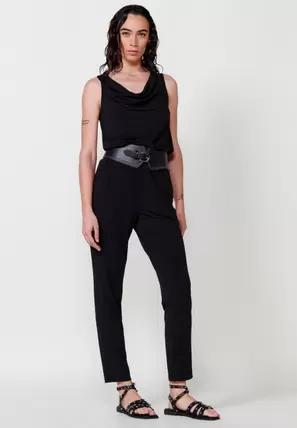 Oferta de Mono Negro con Escote Drapeado para mujer por 59,99€ en Koröshi