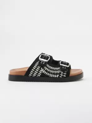 Oferta de Sandalias planas con suela en combinación de materiales y Tiras en el corte con cierre mediante hebillas color Negro para Mujer por 49,99€ en Koröshi