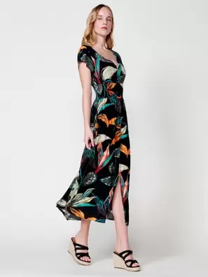 Oferta de Vestido Midi Negro con Estampado Tropical para mujer por 59,99€ en Koröshi