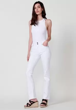 Oferta de Pantalón largo Push Up denim recto con Detalle delantero color Blanco para Mujer por 49,99€ en Koröshi