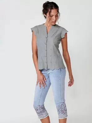 Oferta de Camisa de Manga Corta, Cuello Mao, Bordado Floral y Perforado, con Cierre de Botones Delantero en Color Kaki por 49,99€ en Koröshi