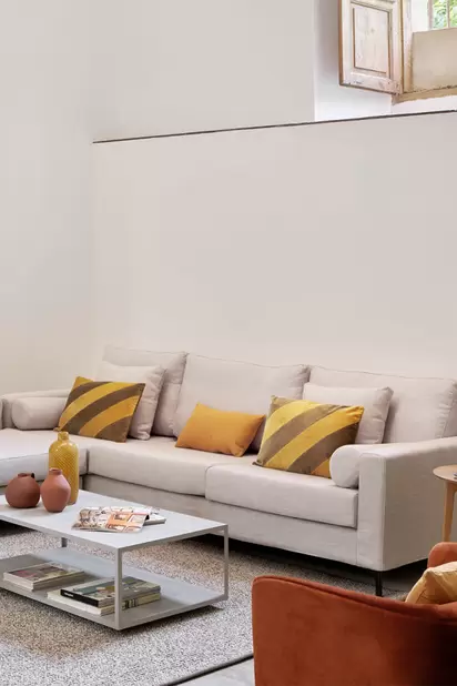 Oferta de SOFA KOMODO CON PUFF CHAISE LONGUE 280X194X89 CM por 2450€ en La Oca