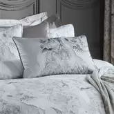 Oferta de Cojín Tregaron Velvet Plata por 69€ en Laura Ashley