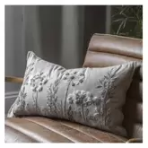 Oferta de Cojín Amaryllis natural por 92€ en Laura Ashley