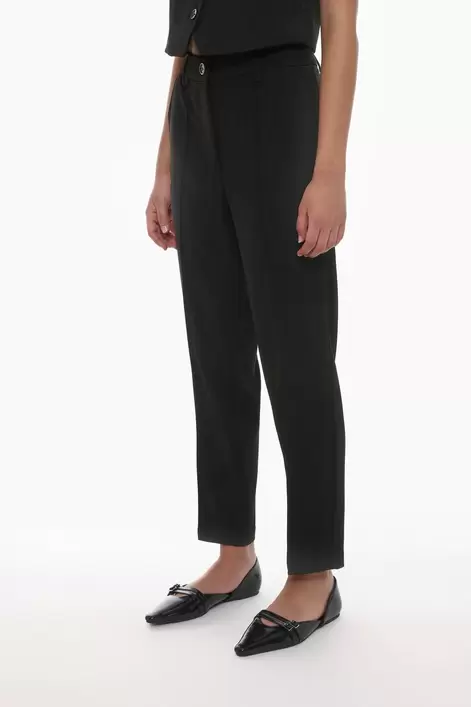 Oferta de Pantalón vestir básico por 15,99€ en Lefties