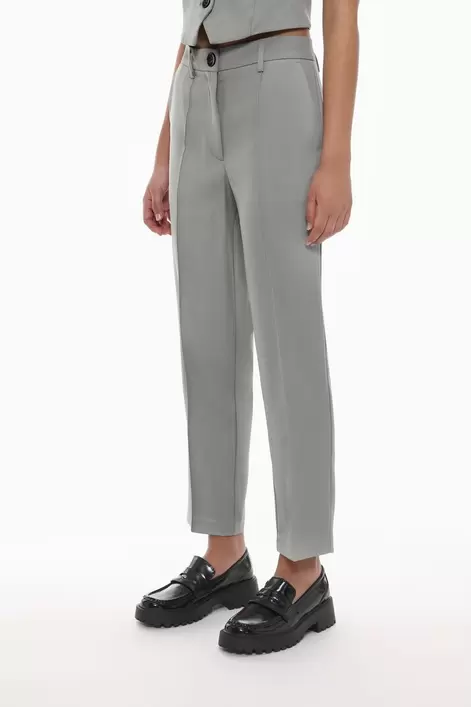 Oferta de Pantalón vestir básico por 15,99€ en Lefties