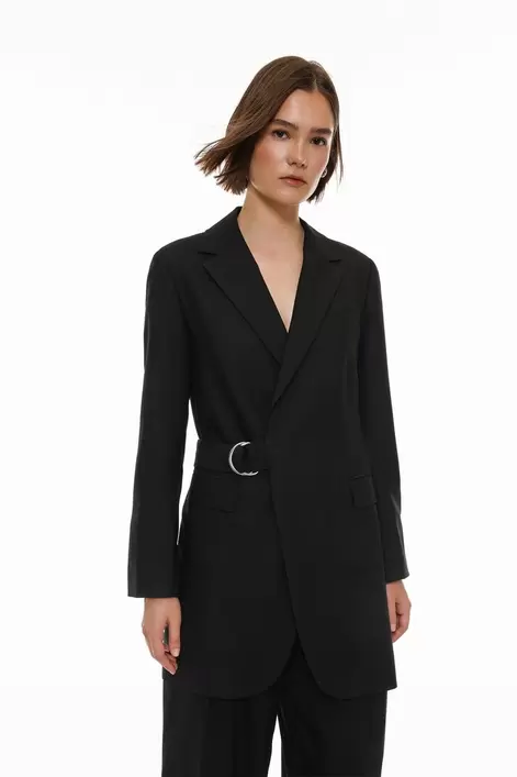 Oferta de Vestido blazer cinturón por 29,99€ en Lefties