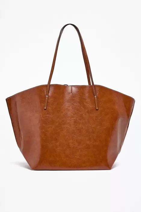 Oferta de Bolso shopper textura por 25,99€ en Lefties