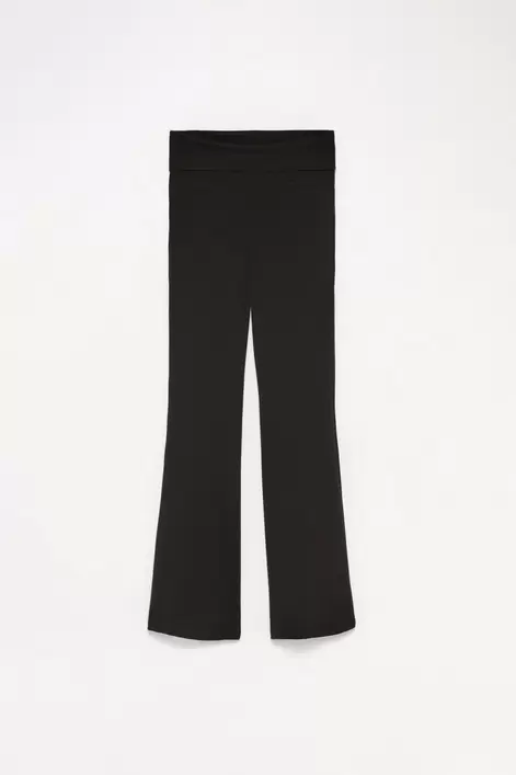 Oferta de Legging cintura vuelta por 12,99€ en Lefties