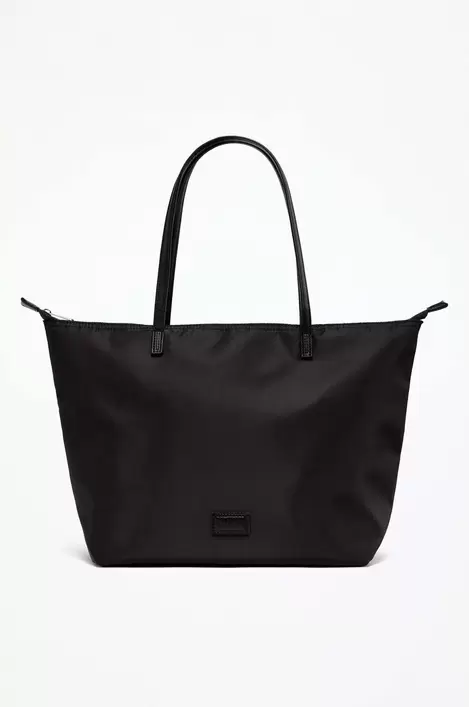 Oferta de Bolso shopper grande nailon por 12,99€ en Lefties