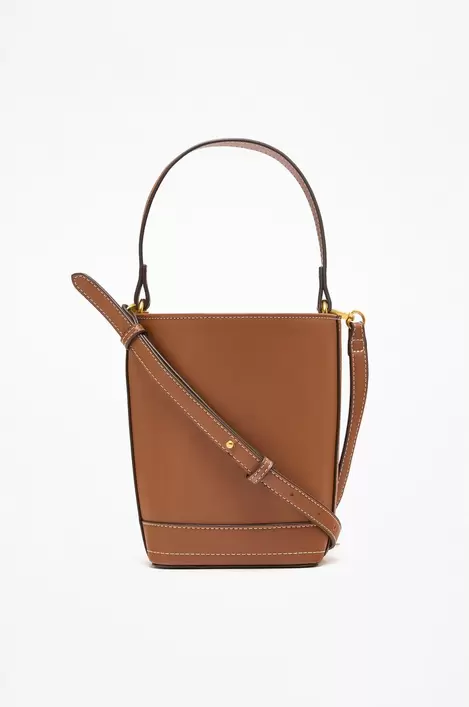 Oferta de Bolso bucket Timeless por 17,99€ en Lefties